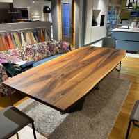 Nouvion - Esstisch Alcedo Platte Nussbaum Waldkante Öl Gestell Xena Metall Epoxid Schwarz Pulverbeschichtet - 5