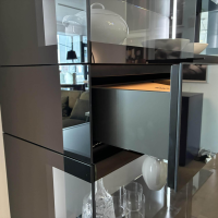 Kettnaker - Vitrine Soma Rauchglas Und Schwarzglas Gittergestell Schwarz Mit Beleuchtung - 6