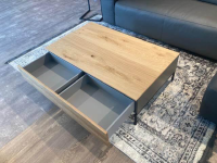 Loddenkemper - Couchtisch Linee Living LS24 Galano Lack Terrabraun Grau Braun Absetzung Eiche Wellenoptik Füße Metall Schwarz - 8