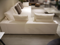 ecksofas-flexform-sofa-groundpiece-stoff-ernest-n340-extra-weiss-mit-lederablage-braun-metallgestell-8