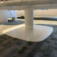 beistelltische-ligne-roset-couchtisch-alster-carrara-marmor-weiss-grau-gestell-lack-weiss-332-06-3