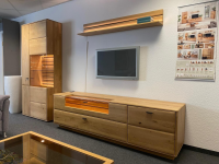 MCA Furniture - Wohnwand Girona Ast-Balkeneiche Massiv Keilgezinkt - 2