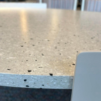 Cassina - Beistelltisch Bowy Groß Platte Recyceltes RFM Grau Weiß Gestell Aluminium Grau Lackiert Texturiert - 3