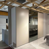 Tomasella - Schiebetürenschrank Contur Loretto Türen Lack Gola Smart OC 162 Platino Weiß Beige Glas Spiegel Innen Stoffoptik Tramato Grau Beige - 2