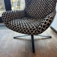 Freifrau - Sessel Leya Wingback Chair Innen Stoff Scarabeo 104 Charcoal Schwarz Beige Außen Leder Adora Ebony Schwarz Gestell Kreuz Metall Schwarz - 7