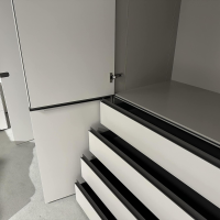 Interlübke - Kleiderschrank Collect Mattlack Außen M08 Greige Innen M23 Muschel Grau - 4