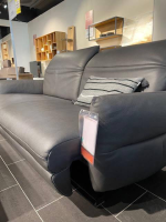 Mondo - Sofa Felini Leder Reno Anthrazit Metallkufe Matt Schwarz Mit Motorischem Vorziehsitz Und einem Kissen - 5