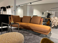 B&B Italia - Chaiselongue Edouard Stoff Emily Tabak Orange Naht Schokolade Braun Füße Metall Hartzinn Lackiert - 2