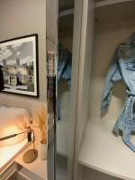 Eigene Herstellung - MARKE Cabinet ANLEGEN // Einbauschrank Front Plano Chrom Glas Superweiß Weiß Glänzend Innen Struktur Satingrau Grau - 7