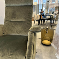 Bielefelder Werkstätten - Relaxsessel Dexter Stoff Amica Olivgrün Sternfuß Schwarz Matt mit motorischer Verstellung - 2