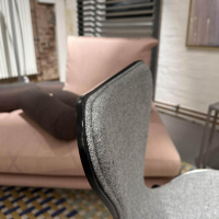 Fritz Hansen - Stuhl Die Serie 7 Stoff Hallingdal Grau 130 Rücken Esche Schwarz Gestell Metall 3107 Schwarz Pulverbeschichtet - 8