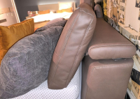 Hukla - Polsterbett HUPB22140 Stoff Galero Nougat Braun Füße Metall W014 Schwarz Inklusive Nachtkonsolen Und Kissen - 4