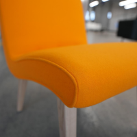 einzelstuehle-walter-knoll-stuhl-vostra-wood-bezug-divina-3-farbe-426-papaya-gestell-eiche-weiss