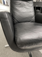 COR - Drehsessel Cordia Leder 286 Schwarz Gestell Aluminium Poliert mit Hocker - 6