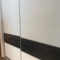 Raumplus - Schiebetürenschrank Front Weiß Matt Strukturiert Korpus Grau Mit Hochwertiger Inneneinteilung - 10