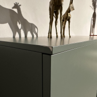 Contur - Highboard Venzone Lack 167 Onice Grün Einsatz Eiche Gestell Metall - 2