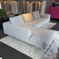 3-sitzer-sofas-cor-ecksofa-mell-lounge-stoff-8151-grau-taubenblau-gestell-metall-mit-rueckenkissen