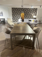 Mobliberica - Essgruppe Tisch Julia Cool Cermamic Keramik Dunkelbraun Stuhl Kedua Stoff CO12 Beige Gestell Dunkelbraun - 3