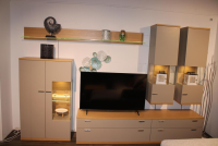 Rietberger Möbelwerke - Wohnwand Lodano Lack Cashmere Grau Eiche Sand mit Beleuchtung - 5