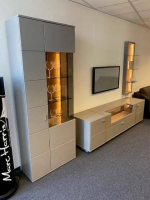MCA Furniture - Wohnwand Sevilla Lack Arktis Grau Holzspange Eiche Furniert Parosalglas Grau Metallgriffe Nickel Matt Inkl. Beleuchtung - 3