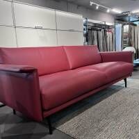 3-sitzer-sofas-montis-sofa-otis-leder-cuba-red-fuesse-aluminium-schwarz-matt-pulverbeschichtet-389-3