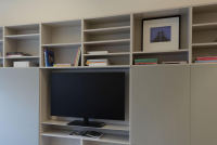 wohnwaende-tv-lowboards-interluebke-regalwand-studimo-lack-greige-08-mattglas-optiwhite-352-42-89259-3