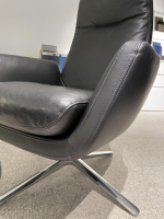 COR - Drehsessel Cordia Leder 286 Schwarz Gestell Aluminium Poliert mit Hocker - 4