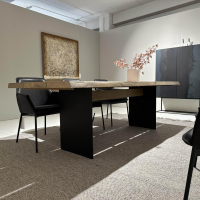 Janua - Outdoortisch SK04 Komposit Tischplatte Kastanie Gebürstet Ton Sand Gestell RAL 9005 Tiefschwarz - 8