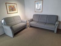 Gruber - 2er Set Sofa Bornholm Stoff Q2 200 Eisengrau Füße Aluminium Matt - 2