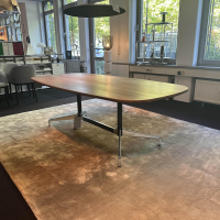 Vitra - Tisch Eames Segmented Table Platte Amerikanischer Nussbaum Massiv Gestell Gestell Aluminium Schwarz - 5