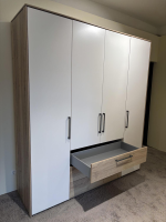 Musterring - Kleiderschrank Airline 100 Front Lack Bianco Weiß Matt Korpus Eiche Silea Griff 341 Schiefergrau Grau - 3