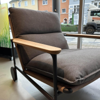 Gloster - Outdoor Loungesessel Zenith Geflecht Kunststoff Wheat Braun Gestell Aluminium Meteor Schwarz Pulverbeschichtet Mit Hocker - 6