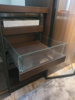 Porro - Schranksystem Storage Iron Front Glas Und Eucalyptus Furnier Korpus Melamin Eucalyptus - 2