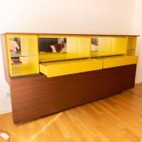 kommoden-sideboards-porro-gallery-low-cupboard-aussen-holzfarbe-w20-mongoi-innen-giallo-mustard-12
