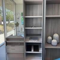 Molteni & C - Ankleide Gliss Master Korpus Böden Rückwand aus Zirbelkiefer Silber mit Beleuchtung - 2