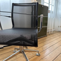 Alias - Konferenzstuhl Meetingframe Polyesternetzgewebe Schwarz Drehgestell Aluminium Verchromt - 4