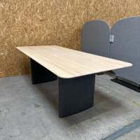 COR - Tisch Ipa Platte Esche Natur Gestell Grau Mit Stoff Bezogen - 2
