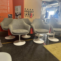 Knoll International - 8er-Set Stuhl Saarinen Tulip Stoff Harley Grün Grau Gestell Aluminium Weiß Pulverbeschichtet - 5