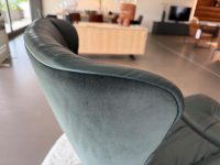 Freifrau - Sessel Leya Wingback Chair Sitzseite Leder Opium Garden Außen Stoff Adamo Grün mit Hocker - 2