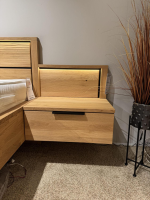 Global - Schlafzimmer Arano Bett  Eiche Natur Massiv Mit Gefrästen Einsatz Ohne Matratze Ohne Topper Inklusive  Kleiderschrank Und Nachtkonsolen Eiche Massiv Griffe Metall Schwarz - 4