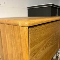Natura - Highboard Hillsboro Wildeiche Massiv Geölt Mit Glastüren Mit Beleuchtung - 2
