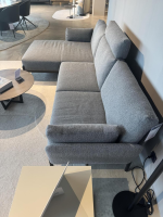 Leolux - Ecksofa Enna Stoff Mondo 007 Piombo Grau Gestell Epoxa Granite Anthrazit Matt Inklusive Kopfstütze - 6