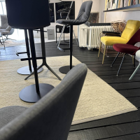 Muuto - Stuhl Oslo Side Chair Stoff Kvadrat Still Grau Gestell Metall Schwarz - 2