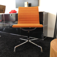 einzelstuehle-vitra-stuhl-aluminium-chair-ea-101-stoff-hopsak-gelb-poppy-red-374-03-40114-5