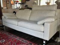 COR - Sofa Conseta Stoff 93 Lichtgrau Kufen Chrom mit 2 Armlehnkissen und Kopfstütze - 3