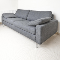 COR - Sofa Conseta Bezug Stoff 5010 Anthrazit Schmalfuß Chrom Bodenfrei Inklusive 2 Kissen - 11