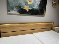 Global - Schlafzimmer Arano Bett  Eiche Natur Massiv Mit Gefrästen Einsatz Ohne Matratze Ohne Topper Inklusive  Kleiderschrank Und Nachtkonsolen Eiche Massiv Griffe Metall Schwarz - 2