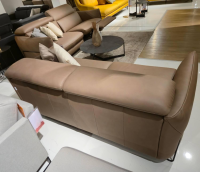 Calia Italia - Höhe / Tiefe // 2er Set Sofa Confetto Leder Nature Terra 74 Braun Metallfuß Schwarz Matt Mit Relaxfunktion Und Kissen - 2