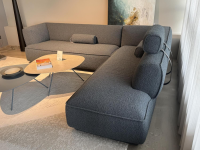 Leolux - Ecksofa Loya Stoff Bouclé 33618 Robou 18 Steel Grau Inklusive Kopfstütze Und Armrollenkissen - 7