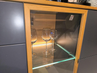 Niehoff - Sideboard Lugano Front Und Korpus 096 Lack Quarzgrau Grau Oberboden Eiche Massiv Gestell Eisen Schwarz Mit Beleuchtung - 7